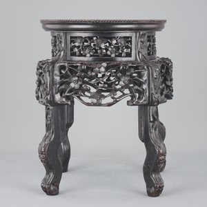 An elaborately carved Chinese hardwood vase stand with dreamstone insert, 19th C. — photo 2