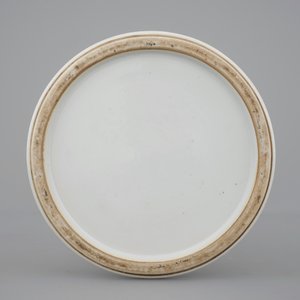 An elegant relief-decorated blanc de Chine porcelain beaker vase, 18/19th C. — photo 6