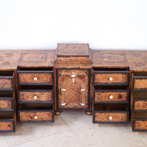 An elongated cabinet of drawers in burl veneer, Liege, 17/18th C. — photo 7