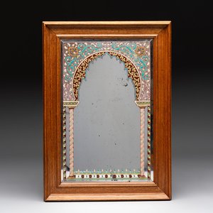 An enamelled glass Orientalist-style mirror in a wooden frame, in the style of A. J. & L. Lobmeyr, possibly France, 19th C. — 照片 1