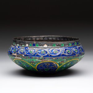 An enamelled silver bowl with floral design, probably Kashmir, India, 19th C. — 照片 1