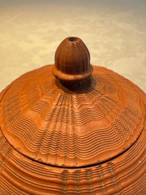 An English 4-piece engine-turned redware tea service, pseudo-Chinese marks, 2nd half 18th C. — foto 12
