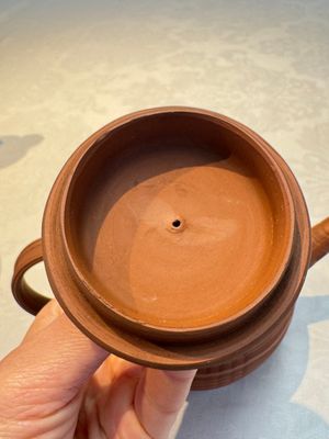 An English 4-piece engine-turned redware tea service, pseudo-Chinese marks, 2nd half 18th C. — foto 13