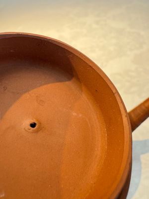 An English 4-piece engine-turned redware tea service, pseudo-Chinese marks, 2nd half 18th C. — foto 14