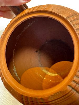 An English 4-piece engine-turned redware tea service, pseudo-Chinese marks, 2nd half 18th C. — foto 16