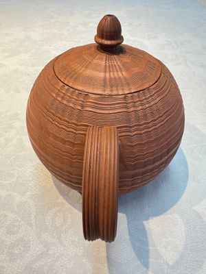 An English 4-piece engine-turned redware tea service, pseudo-Chinese marks, 2nd half 18th C. — foto 3
