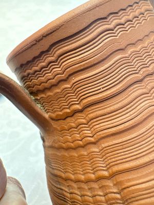 An English 4-piece engine-turned redware tea service, pseudo-Chinese marks, 2nd half 18th C. — foto 32