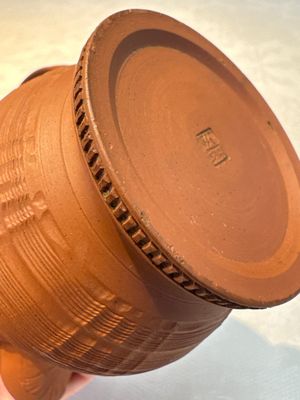 An English 4-piece engine-turned redware tea service, pseudo-Chinese marks, 2nd half 18th C. — foto 36