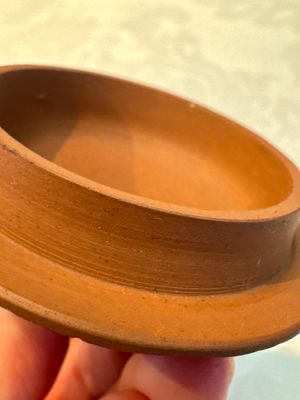 An English 4-piece engine-turned redware tea service, pseudo-Chinese marks, 2nd half 18th C. — foto 43