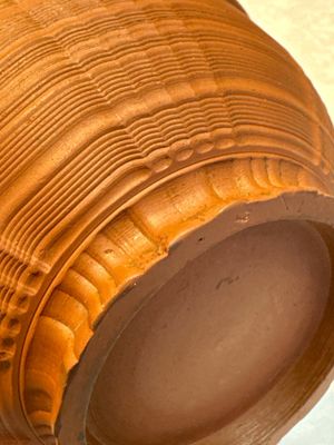 An English 4-piece engine-turned redware tea service, pseudo-Chinese marks, 2nd half 18th C. — foto 57