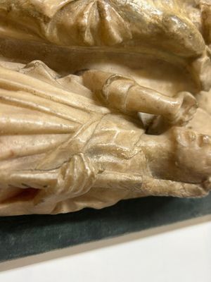 An English alabaster relief of 'The crucifixion', Nottingham, 15th C. — photo 13