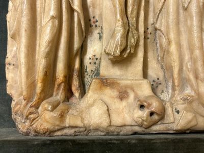 An English alabaster relief of 'The crucifixion', Nottingham, 15th C. — photo 17