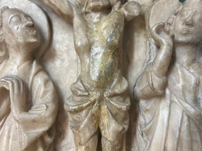 An English alabaster relief of 'The crucifixion', Nottingham, 15th C. — photo 6