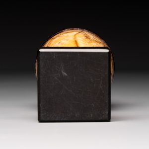 An English Blue John urn on black marble base, ca. 1900 — foto 7