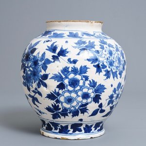 An English Delftware blue and white chinoiserie jar, 18th C. — 照片 1