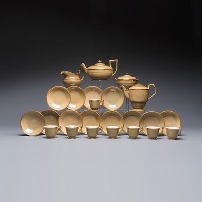 A 24-piece English Spode mocha-ground and gilt coffee and tea service, 19th C., 19th C.