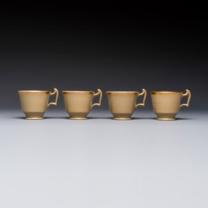 A 24-piece English Spode mocha-ground and gilt coffee and tea service, 19th C. — photo 2