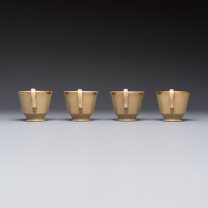A 24-piece English Spode mocha-ground and gilt coffee and tea service, 19th C. — photo 3