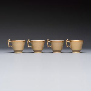A 24-piece English Spode mocha-ground and gilt coffee and tea service, 19th C. — photo 4