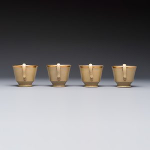 A 24-piece English Spode mocha-ground and gilt coffee and tea service, 19th C. — photo 9