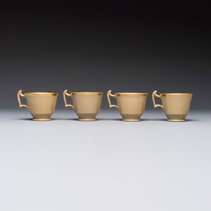 A 24-piece English Spode mocha-ground and gilt coffee and tea service, 19th C. — photo 10