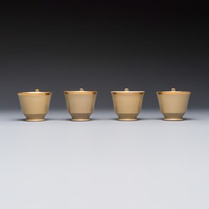A 24-piece English Spode mocha-ground and gilt coffee and tea service, 19th C. — photo 11