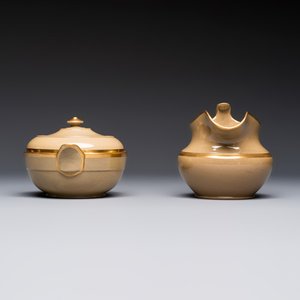 A 24-piece English Spode mocha-ground and gilt coffee and tea service, 19th C. — photo 23