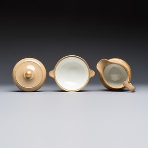 A 24-piece English Spode mocha-ground and gilt coffee and tea service, 19th C. — photo 24