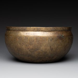An engraved Khorasan bronze bowl, Iran, 12th C. — photo 1
