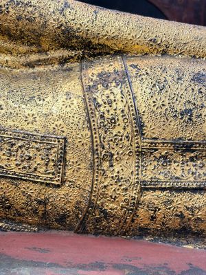 An exceptional and large gilt-lacquered bronze figure of the reclining Parinirvana Buddha, Thailand, 18th C. — 照片 18