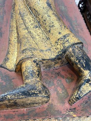 An exceptional and large gilt-lacquered bronze figure of the reclining Parinirvana Buddha, Thailand, 18th C. — 照片 24
