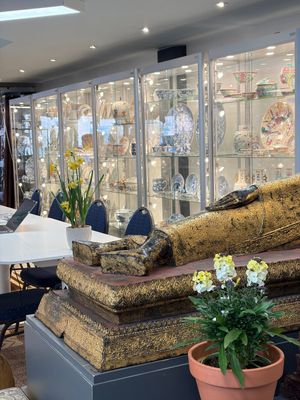 An exceptional and large gilt-lacquered bronze figure of the reclining Parinirvana Buddha, Thailand, 18th C. — 照片 29