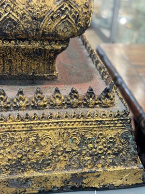 An exceptional and large gilt-lacquered bronze figure of the reclining Parinirvana Buddha, Thailand, 18th C. — 照片 37