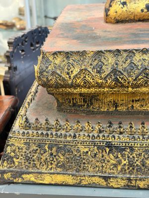 An exceptional and large gilt-lacquered bronze figure of the reclining Parinirvana Buddha, Thailand, 18th C. — 照片 4