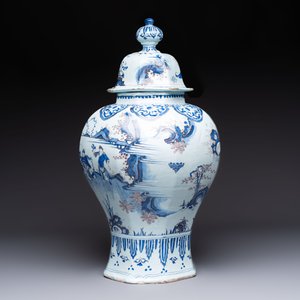 An exceptional blue, white and manganese Dutch Delft Transitional style chinoiserie vase and cover, 17th C. — photo 4