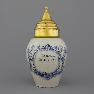An exceptional Brussels or Lille Delftware tobacco jar "TABACQ DE RAPPE", 18th C. — 照片 1