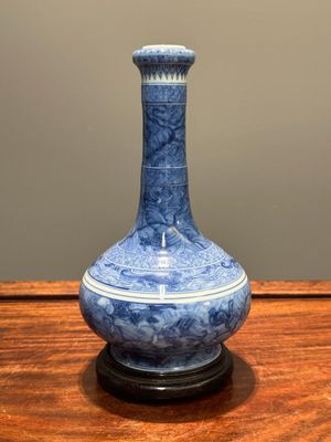 An exceptional Chinese blue and white 'mythic animals' garlic-mouth bottle vase on wooden stand, Kangxi mark and of the period — photo 23