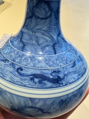 An exceptional Chinese blue and white 'mythic animals' garlic-mouth bottle vase on wooden stand, Kangxi mark and of the period — photo 5