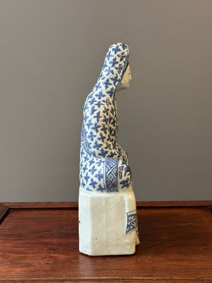 An exceptional Chinese blue and white porcelain figure of Guanyin, Wanli — 照片 5