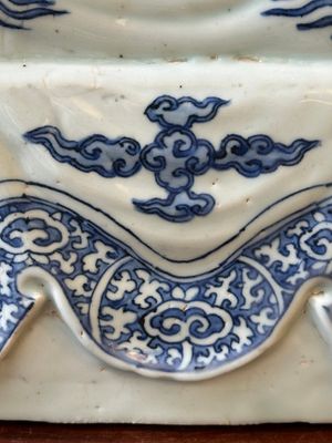 An exceptional Chinese blue and white porcelain figure of Guanyin, Wanli — 照片 8