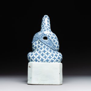 An exceptional Chinese blue and white porcelain figure of Guanyin, Wanli — 照片 11