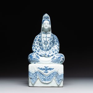An exceptional Chinese blue and white porcelain figure of Guanyin, Wanli — 照片 9