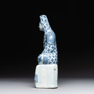 An exceptional Chinese blue and white porcelain figure of Guanyin, Wanli — 照片 10