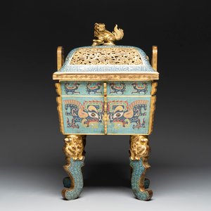 An exceptional Chinese cloisonné ‘Taotie’ censer and cover, 'fang ding 方鼎', Qianlong — photo 1