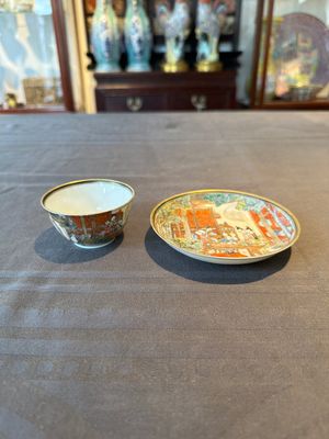 An exceptional Chinese famille rose semi-eggshell porcelain cup and saucer with fine figural design, Yongzheng — foto 1