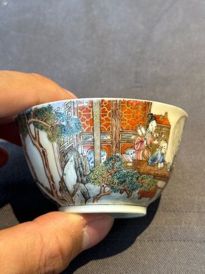 An exceptional Chinese famille rose semi-eggshell porcelain cup and saucer with fine figural design, Yongzheng — foto 13