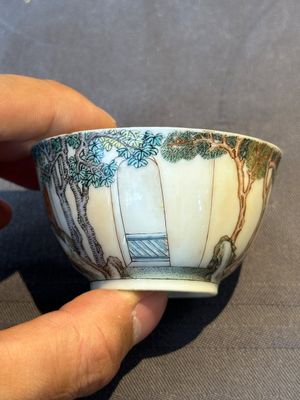 An exceptional Chinese famille rose semi-eggshell porcelain cup and saucer with fine figural design, Yongzheng — foto 15
