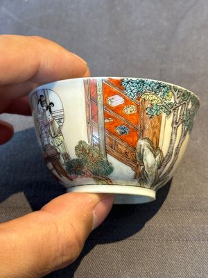 An exceptional Chinese famille rose semi-eggshell porcelain cup and saucer with fine figural design, Yongzheng — foto 17