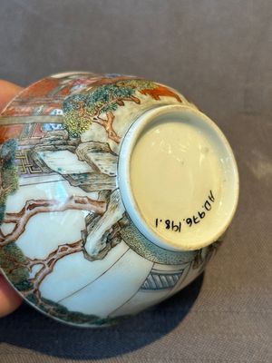 An exceptional Chinese famille rose semi-eggshell porcelain cup and saucer with fine figural design, Yongzheng — foto 20