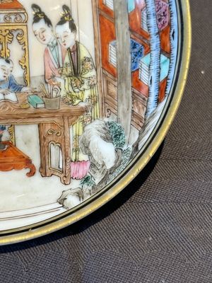 An exceptional Chinese famille rose semi-eggshell porcelain cup and saucer with fine figural design, Yongzheng — foto 7